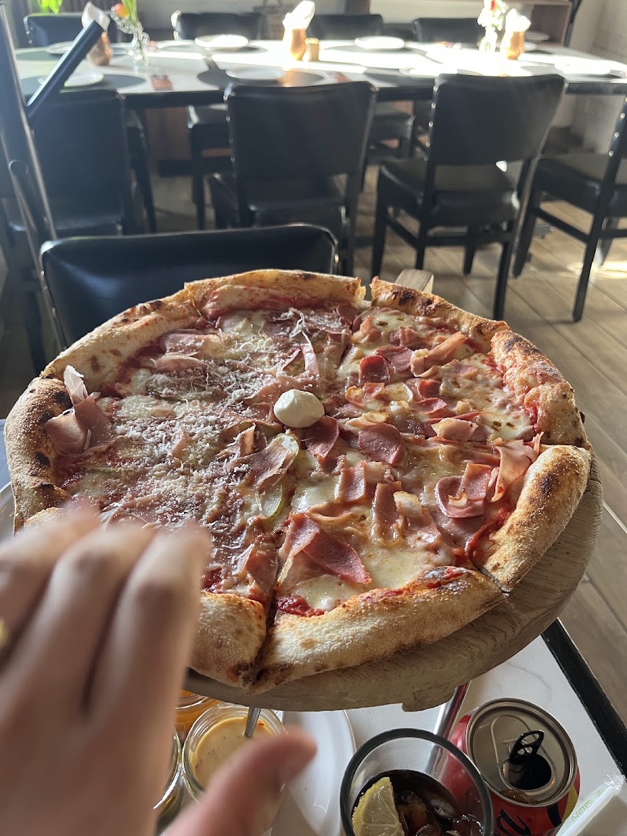 Cavalli's PizzaPhoto 3