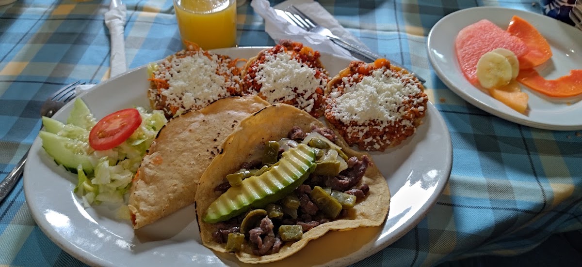 Restaurante El Rincón De Los SaucosPhoto 3